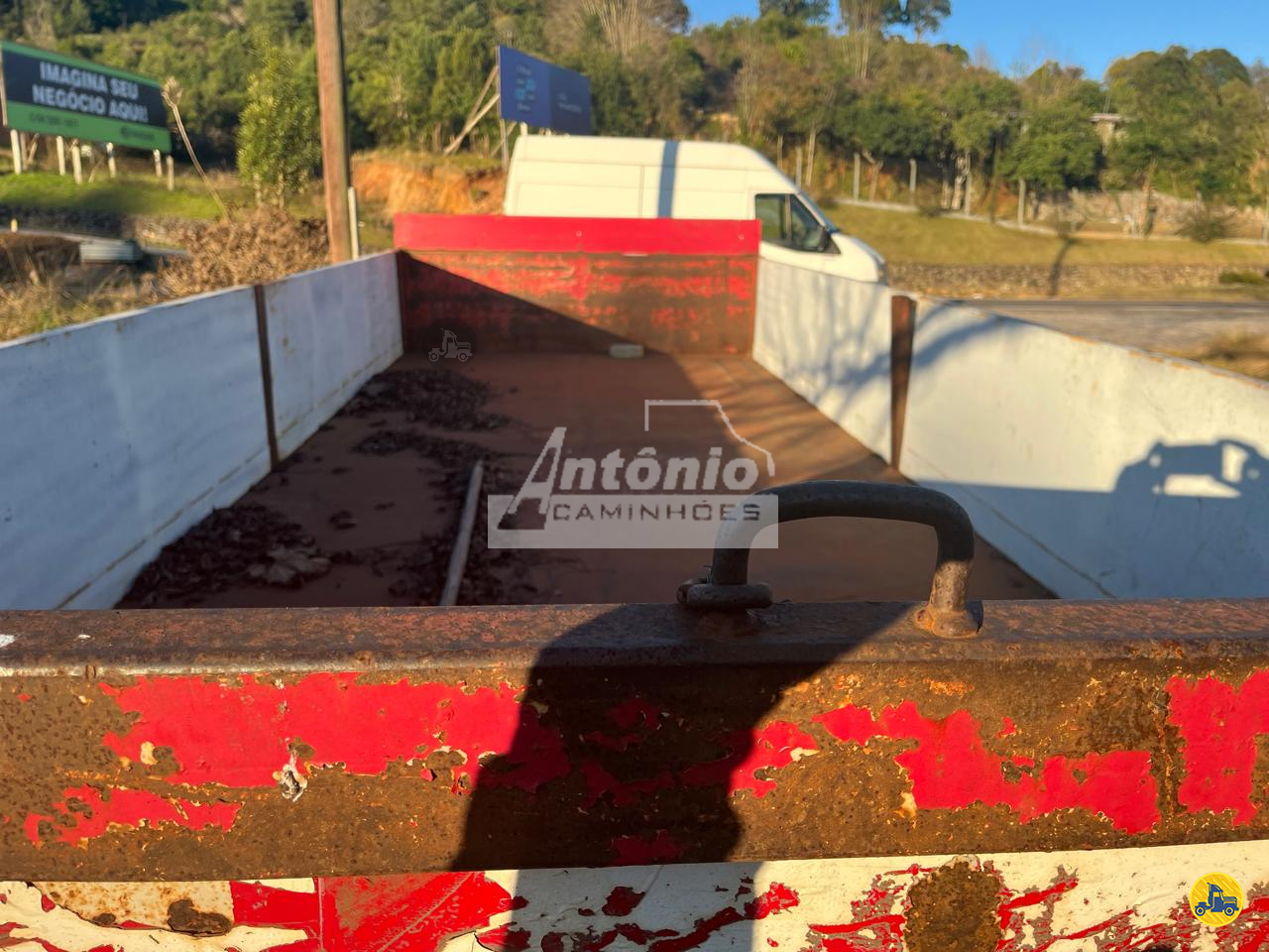 CARROCERIA SOBRE CHASSI  TRUCK BASCULANTE Antônio Caminhões GARIBALDI RIO GRANDE DO SUL RS